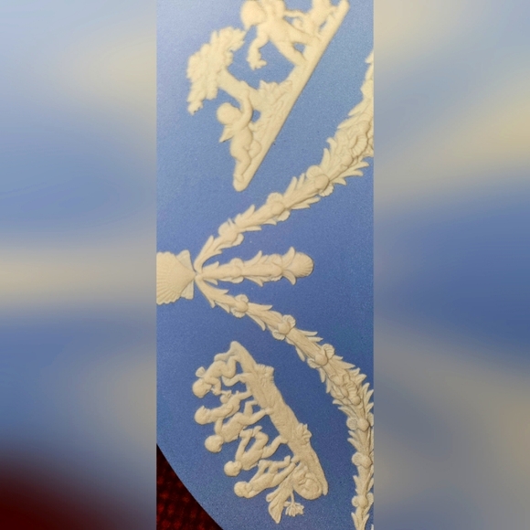 Wedgewood, Blue Jasper, 9" Decorative Plate - Picture 3 of 4